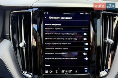 Внедорожник / Кроссовер Volvo XC60 2021 в 