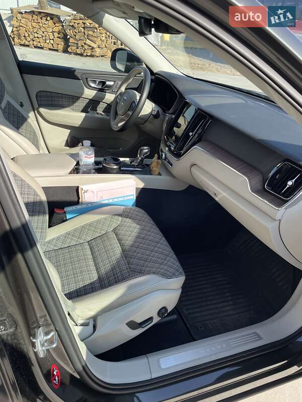 Внедорожник / Кроссовер Volvo XC60 2017 в Киеве фото 6 Внедорожник / Кроссовер Volvo XC60 2017 в Киеве