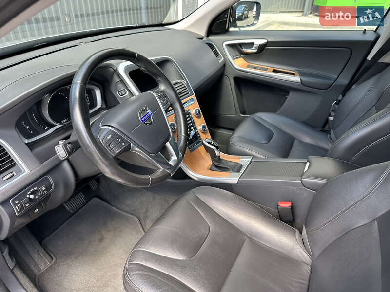 Внедорожник / Кроссовер Volvo XC60 2017 в Львове