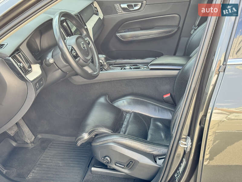 Внедорожник / Кроссовер Volvo XC60 2017 в Киеве