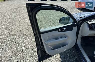 Внедорожник / Кроссовер Volvo XC60 2020 в 