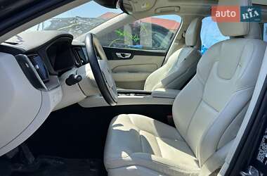 Внедорожник / Кроссовер Volvo XC60 2020 в 