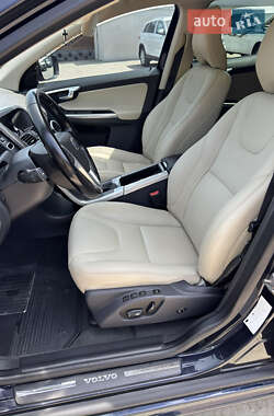 Внедорожник / Кроссовер Volvo XC60 2015 в 