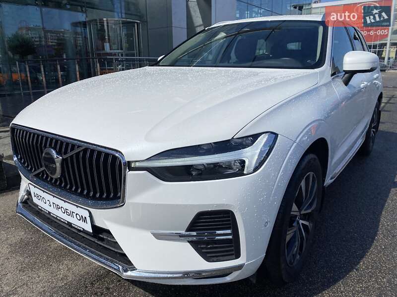 Внедорожник / Кроссовер Volvo XC60 2023 в 