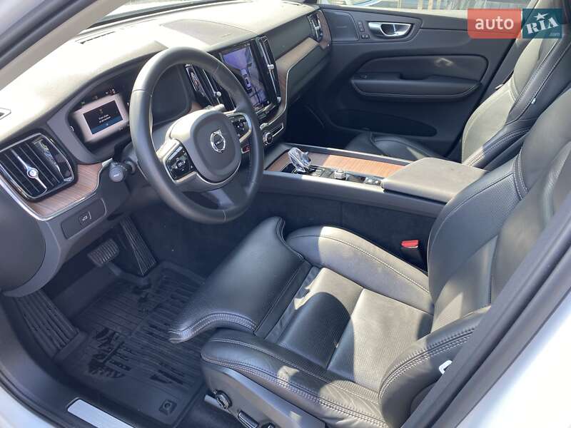 Внедорожник / Кроссовер Volvo XC60 2023 в Киеве
