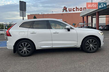 Внедорожник / Кроссовер Volvo XC60 2017 в 