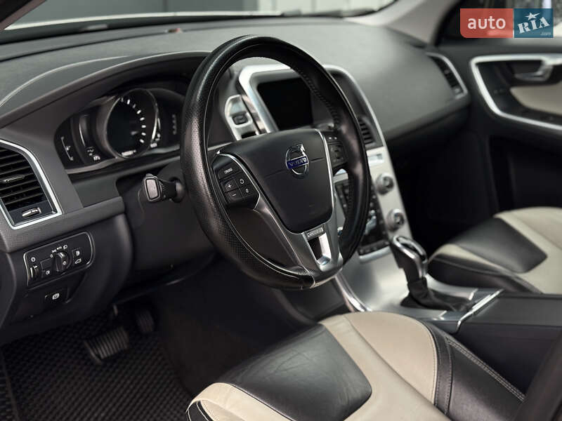 Внедорожник / Кроссовер Volvo XC60 2016 в Владимире