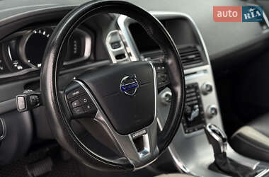 Внедорожник / Кроссовер Volvo XC60 2016 в 