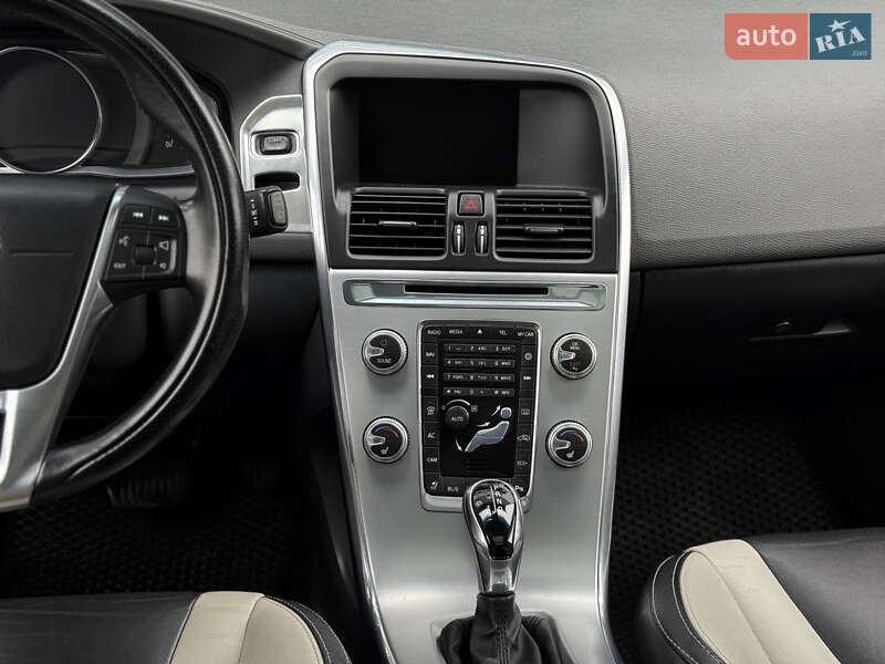Внедорожник / Кроссовер Volvo XC60 2016 в Владимире