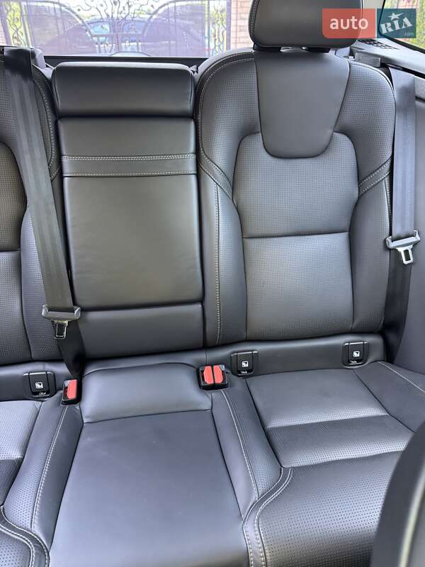 Внедорожник / Кроссовер Volvo XC60 2018 в Ивано-Франковске