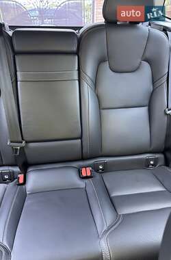 Внедорожник / Кроссовер Volvo XC60 2018 в 