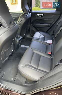 Внедорожник / Кроссовер Volvo XC60 2018 в 