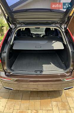 Внедорожник / Кроссовер Volvo XC60 2018 в 
