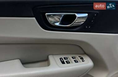 Внедорожник / Кроссовер Volvo XC60 2018 в 