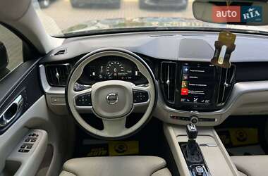 Внедорожник / Кроссовер Volvo XC60 2018 в 