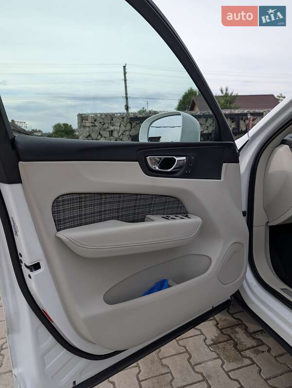 Внедорожник / Кроссовер Volvo XC60 2017 в Ивано-Франковске