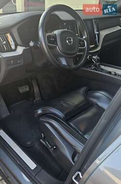 Внедорожник / Кроссовер Volvo XC60 2018 в 