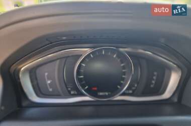 Позашляховик / Кросовер Volvo XC60 2016 в 