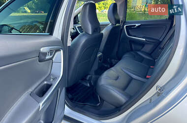 Внедорожник / Кроссовер Volvo XC60 2015 в 