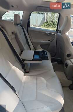 Внедорожник / Кроссовер Volvo XC60 2012 в 