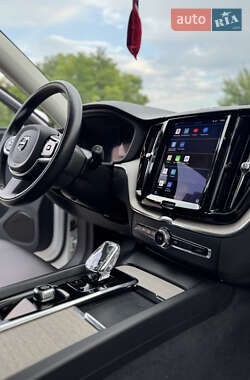 Позашляховик / Кросовер Volvo XC60 2022 в 