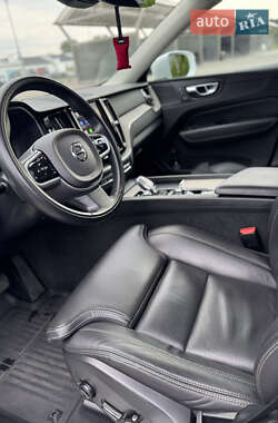 Позашляховик / Кросовер Volvo XC60 2022 в 