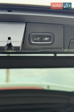 Позашляховик / Кросовер Volvo XC60 2022 в 