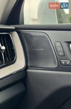 Позашляховик / Кросовер Volvo XC60 2022 в 