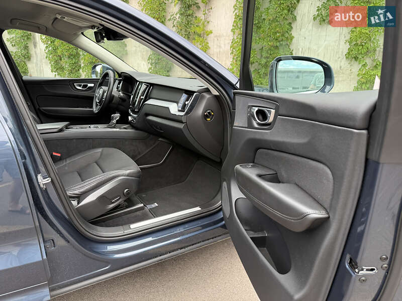 Внедорожник / Кроссовер Volvo XC60 2019 в Ровно