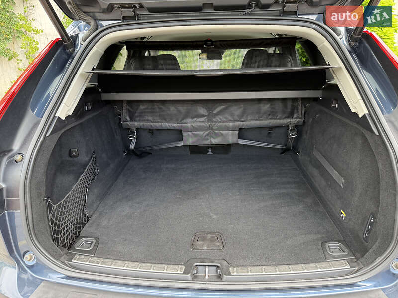 Внедорожник / Кроссовер Volvo XC60 2019 в Ровно