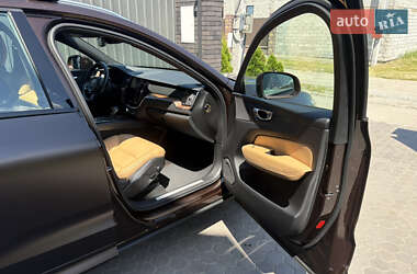 Внедорожник / Кроссовер Volvo XC60 2019 в 