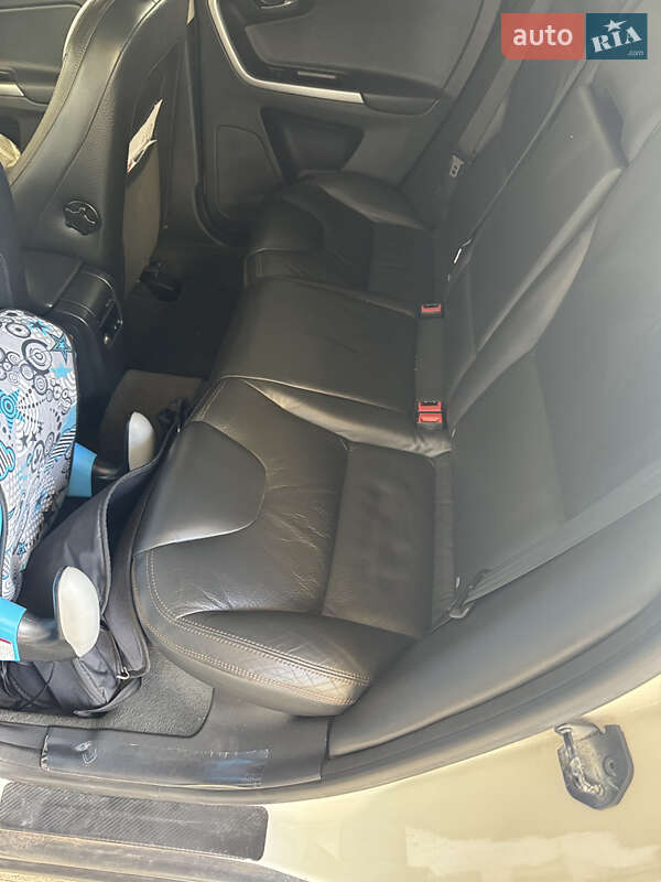 Внедорожник / Кроссовер Volvo XC60 2011 в Киеве