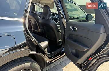 Позашляховик / Кросовер Volvo XC60 2019 в 