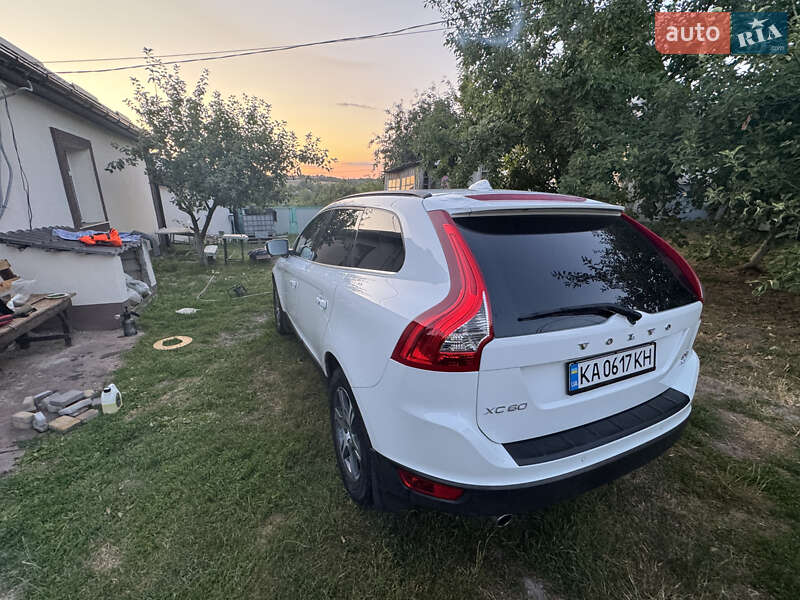Внедорожник / Кроссовер Volvo XC60 2011 в Киеве