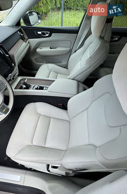 Внедорожник / Кроссовер Volvo XC60 2021 в 
