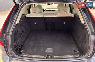 Внедорожник / Кроссовер Volvo XC60 2021 в 