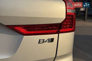 Внедорожник / Кроссовер Volvo XC60 2020 в 