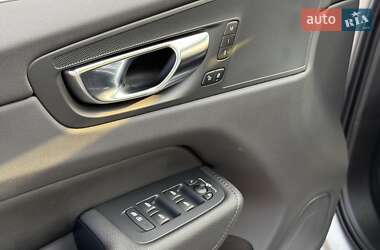 Внедорожник / Кроссовер Volvo XC60 2020 в 