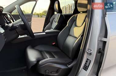 Внедорожник / Кроссовер Volvo XC60 2020 в 