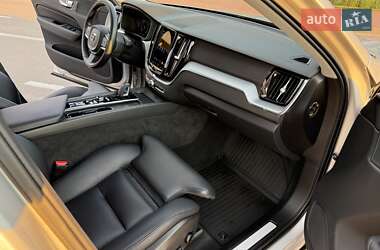 Внедорожник / Кроссовер Volvo XC60 2020 в 