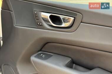 Внедорожник / Кроссовер Volvo XC60 2020 в 