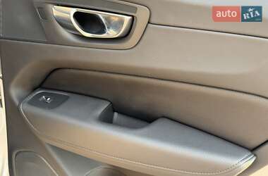 Внедорожник / Кроссовер Volvo XC60 2020 в 