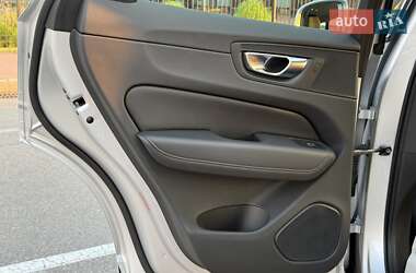 Внедорожник / Кроссовер Volvo XC60 2020 в 