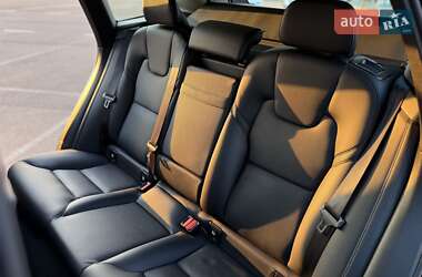 Внедорожник / Кроссовер Volvo XC60 2020 в 