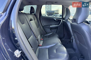 Внедорожник / Кроссовер Volvo XC60 2016 в 