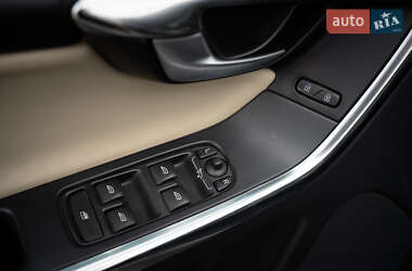 Внедорожник / Кроссовер Volvo XC60 2013 в 