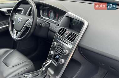 Внедорожник / Кроссовер Volvo XC60 2015 в 