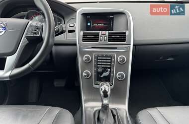 Внедорожник / Кроссовер Volvo XC60 2015 в 