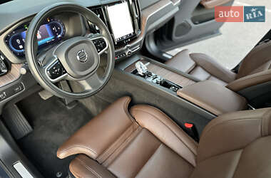 Внедорожник / Кроссовер Volvo XC60 2021 в 