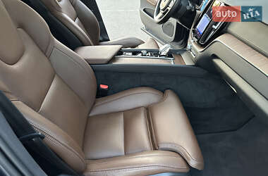 Внедорожник / Кроссовер Volvo XC60 2021 в 